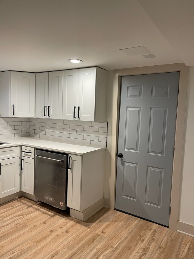 Building Photo - 4243 W Haddon Ave
