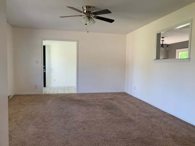 Building Photo - 23 Edith Dr