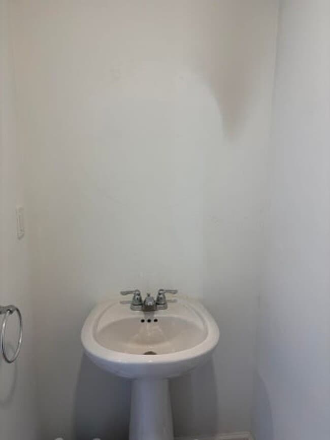 Building Photo - 4181 Lagoon Shore Dr