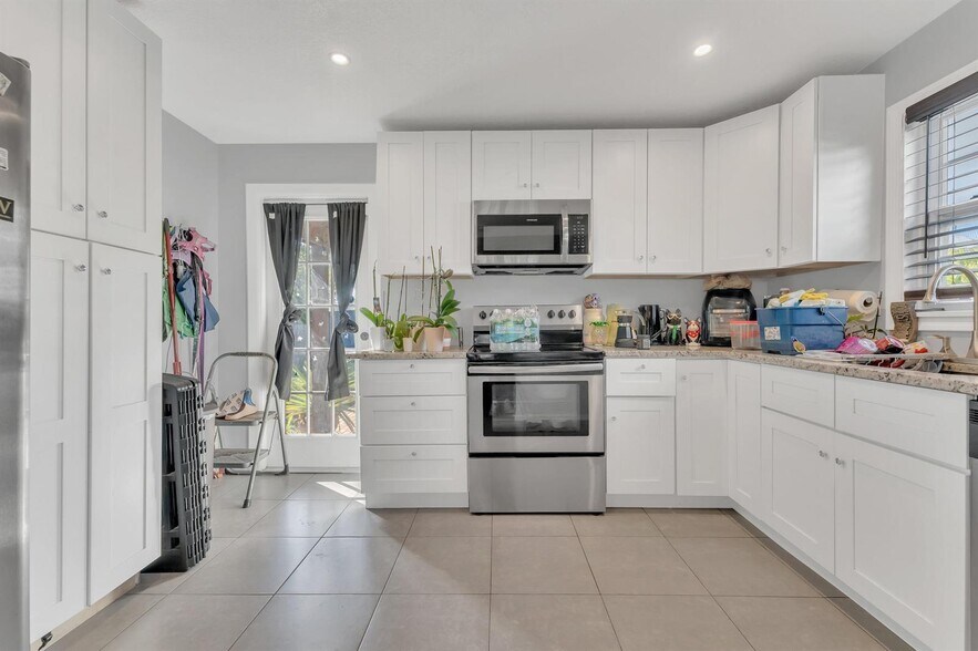 Building Photo - 818 Kaye St