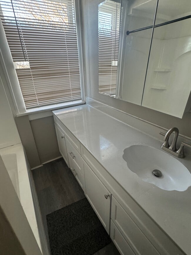 Building Photo - 1410 Meadow St