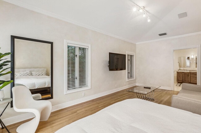 Building Photo - 3301 NE 16th St