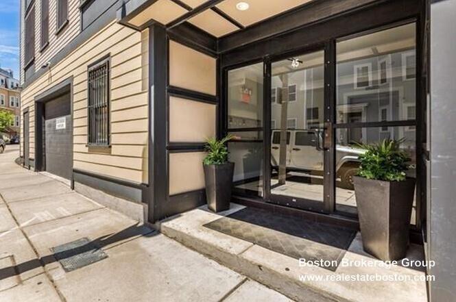 Building Photo - 45 Vinton St