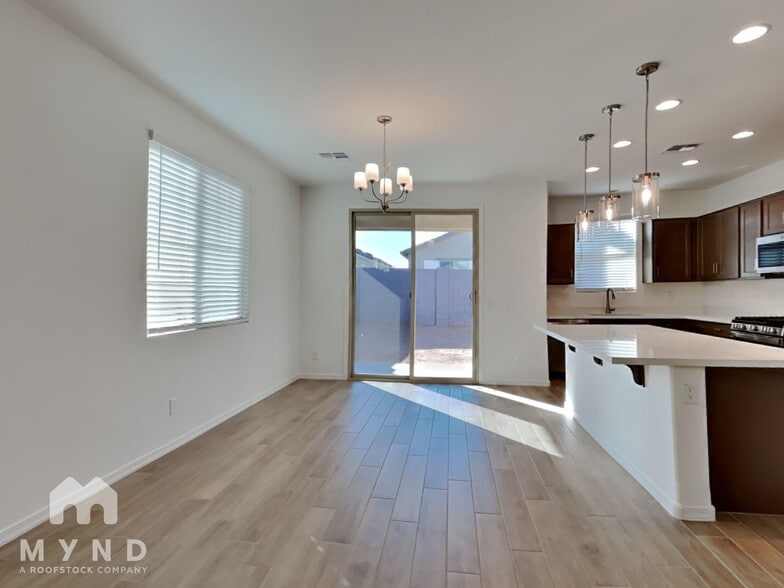 Building Photo - 9967 W Whitton Ave