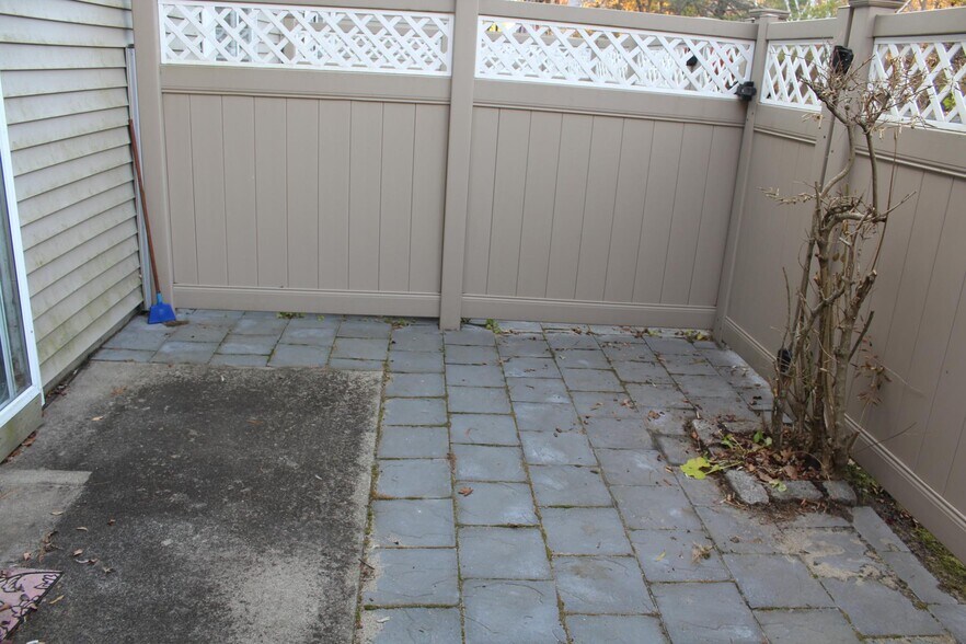 Building Photo - 10 Village Brook Ln