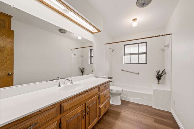 Building Photo - "Charming 3-Bed Oasis with Fireplace in the Heart of Grapevine – 2,238 Sq Ft of Comfort!"