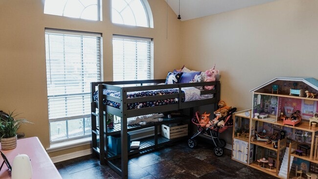 Building Photo - 3 Bedroom 2 Baths 2000 sq/ft in Stockwell