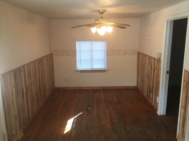 Building Photo - 16 W Brookside St