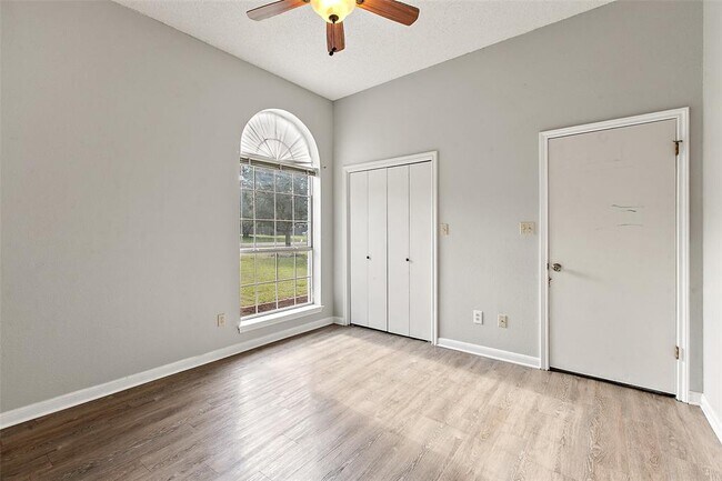 Building Photo - 124 Poplar Dr