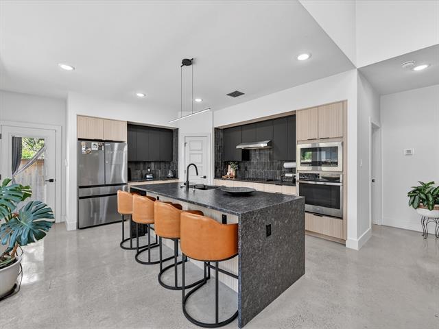 Building Photo - 1941 Glenmore Ave