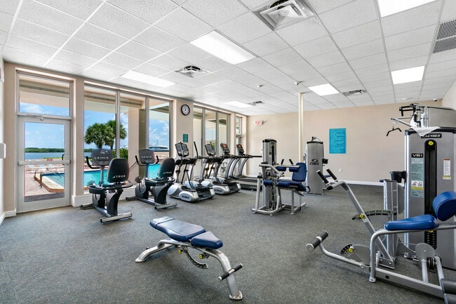 Building Photo - 130 Lakeshore Dr