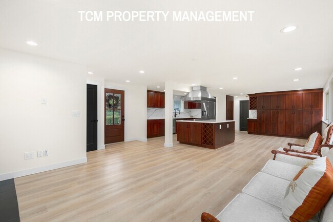 Building Photo - 1121 E Guiberson St