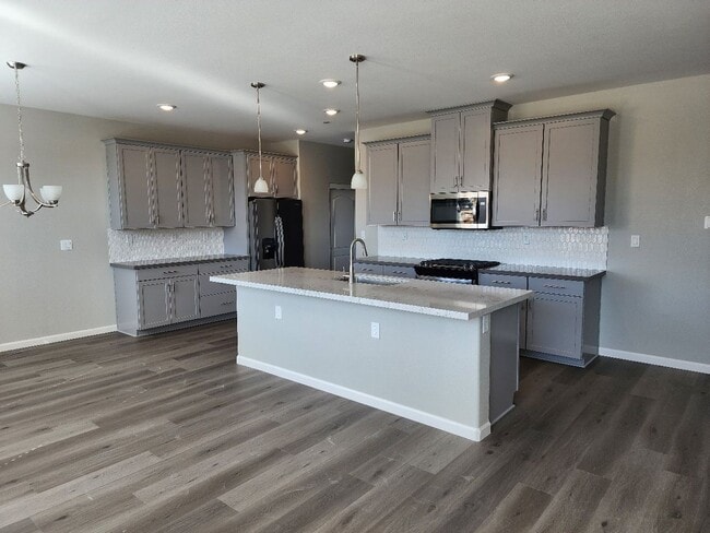 Building Photo - Modern! 3/2.5/2 Townhome in Minden