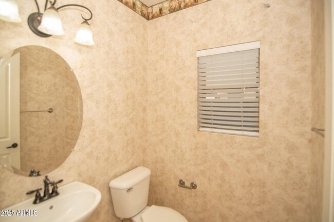 Building Photo - 605 N 111th Dr