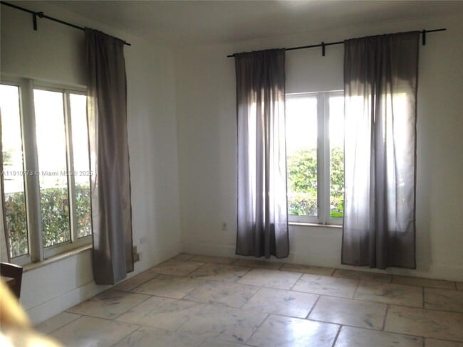 Building Photo - 1990 Bay Dr