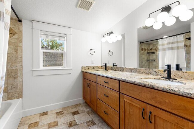 Building Photo - 3803 SE 65th Ave