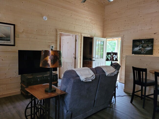 Building Photo - Beautiful Brand New 2bd Cabin in Trade, Tennessee