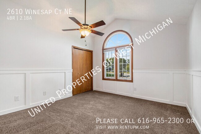 Building Photo - Available Now | 4 Bedroom 2.5 Bath Single ...