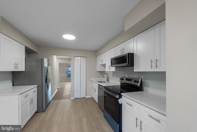 Building Photo - 20 Rhodes Pl