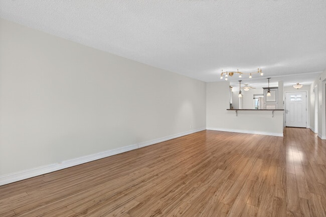 Building Photo - 1631 Riverview Rd