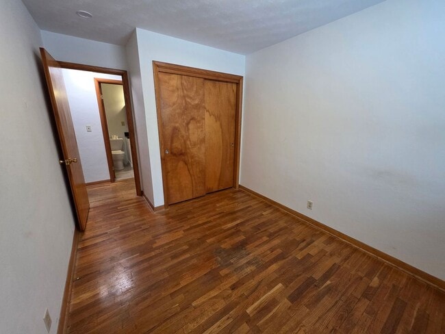 Building Photo - Three Bedroom Home in Battle Creek