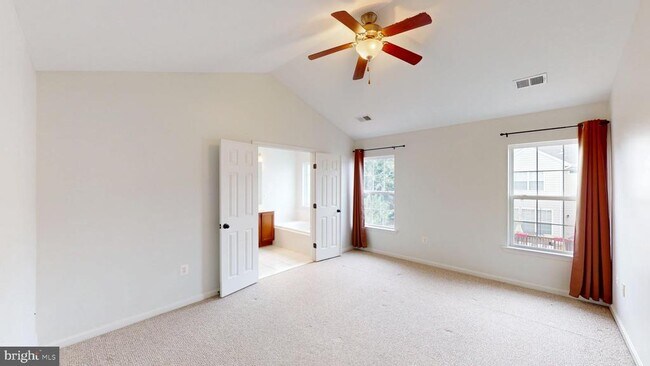 Building Photo - 502 Legrace Terrace NE