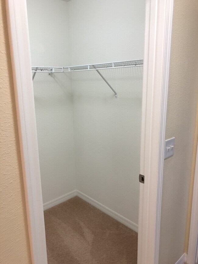 Building Photo - Beautiful Renovated 3/2.5 Located In Independence