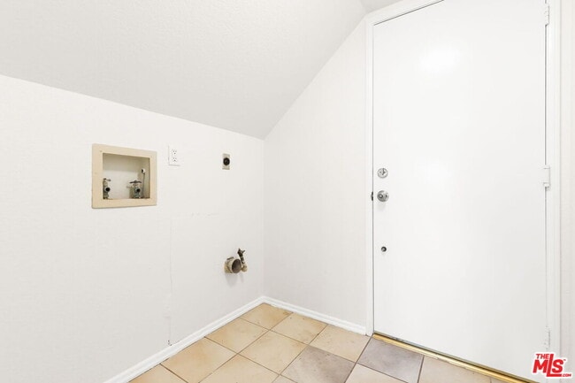 Building Photo - 6501 Bradley Pl