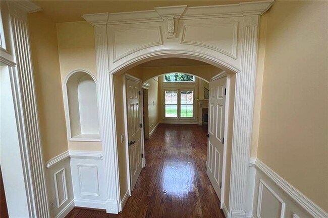Building Photo - 330 Knollcrest Ct