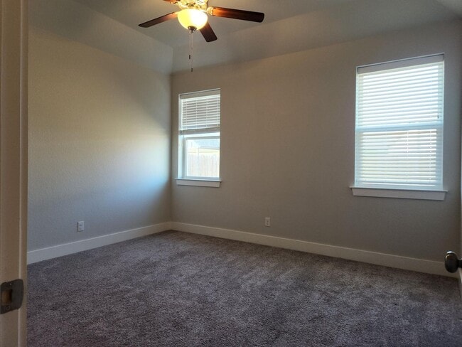 Building Photo - 303 Winston Dr