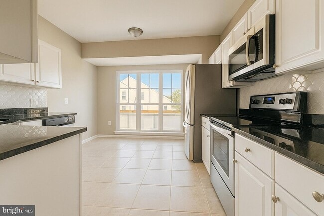 Building Photo - 44180 Shady Glen Terrace