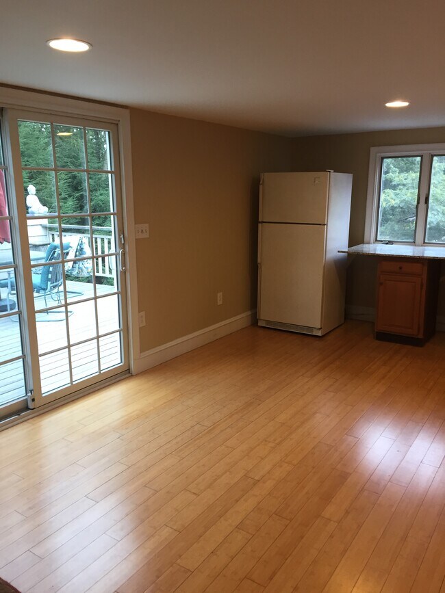 Building Photo - 155 Oakfield Ave