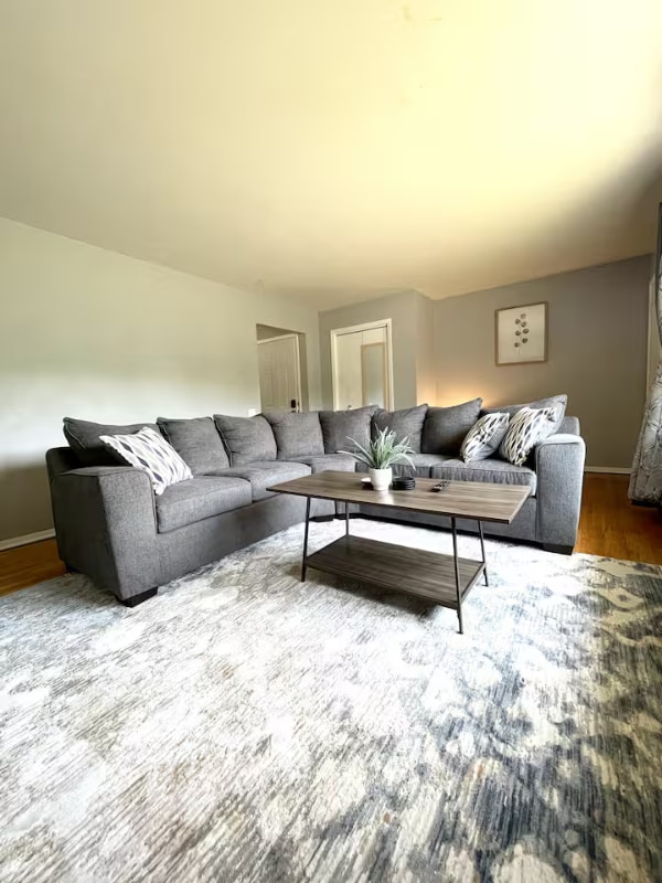 Building Photo - 2328 S Syene Rd