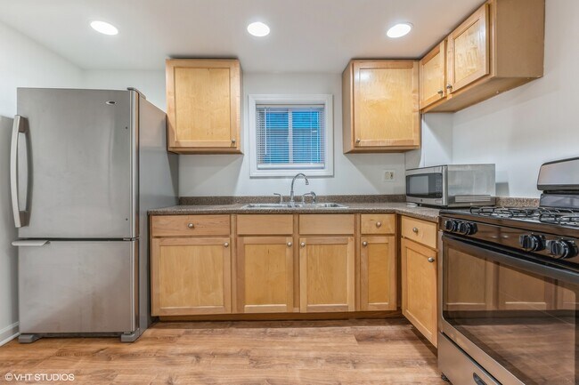 Building Photo - 3721 N Ashland Ave