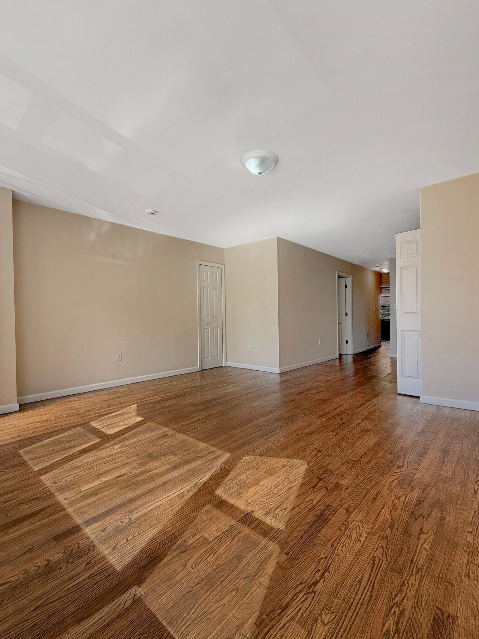 livingroom - 495 Maple St