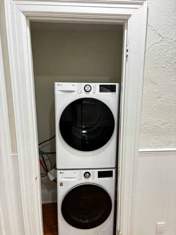 Building Photo - 2742 Riverside Ave