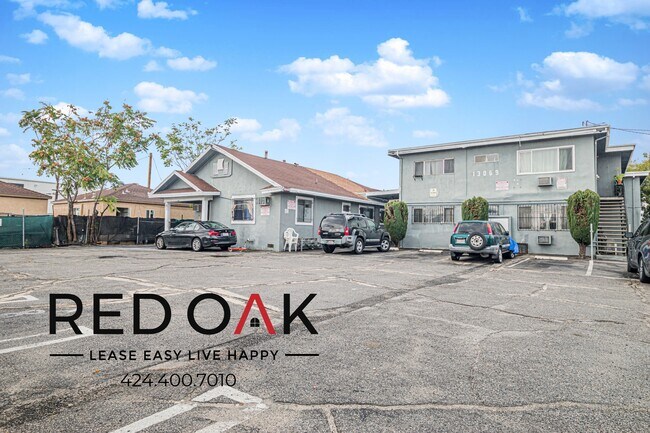 Building Photo - 13073 Pierce St