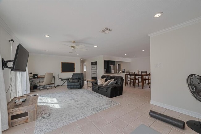 Building Photo - 24 Champions Colony E