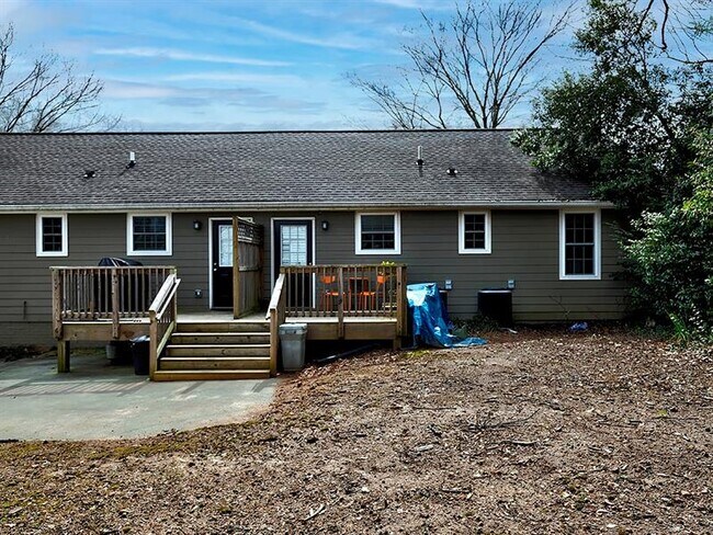 Building Photo - 574 Church St