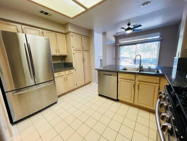 Building Photo - Painted Desert