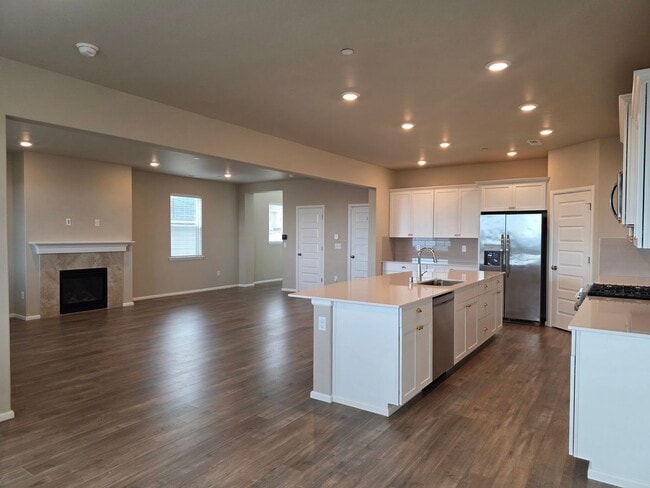 Building Photo - 4 Bedroom Home in Soundview Estates!