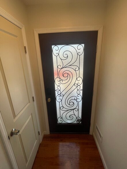 Entry Hall - 576 John St