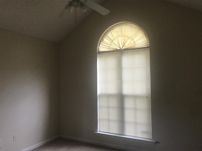 Building Photo - 271 Bobbie St