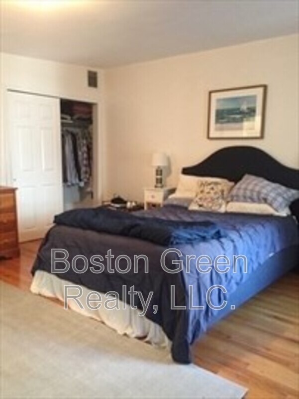 Building Photo - 652 Dorchester Ave