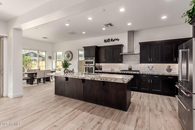 Building Photo - 2316 E Canary Dr