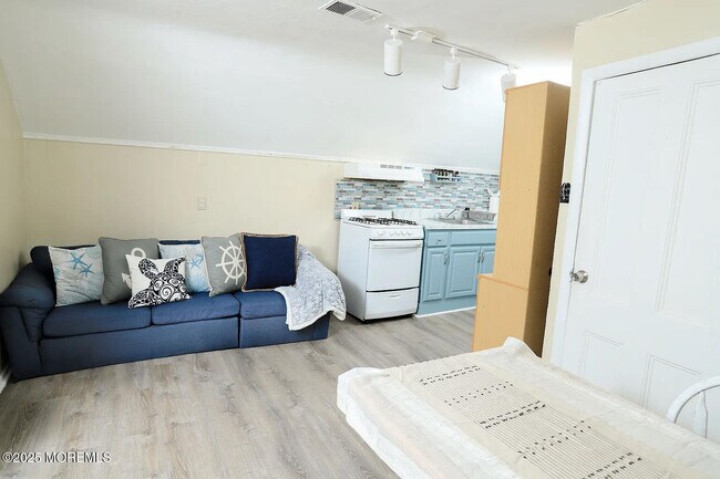 Building Photo - 49 2nd Ave