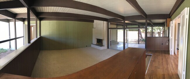Building Photo - Three Bedroom Turnpike Home/Foothill Schoo...