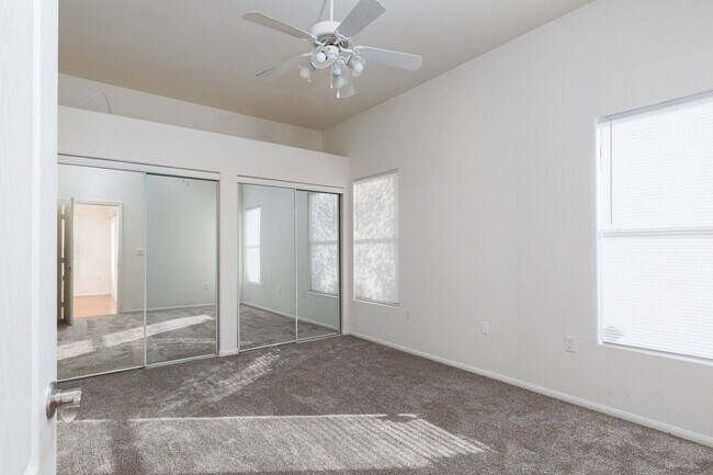 Building Photo - 1st floor unit with garage in gated Hender...