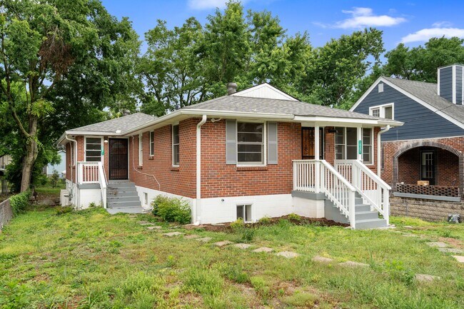 Building Photo - 1036 Seymour Ave