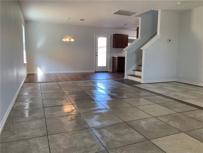 Building Photo - 328 Almquist St